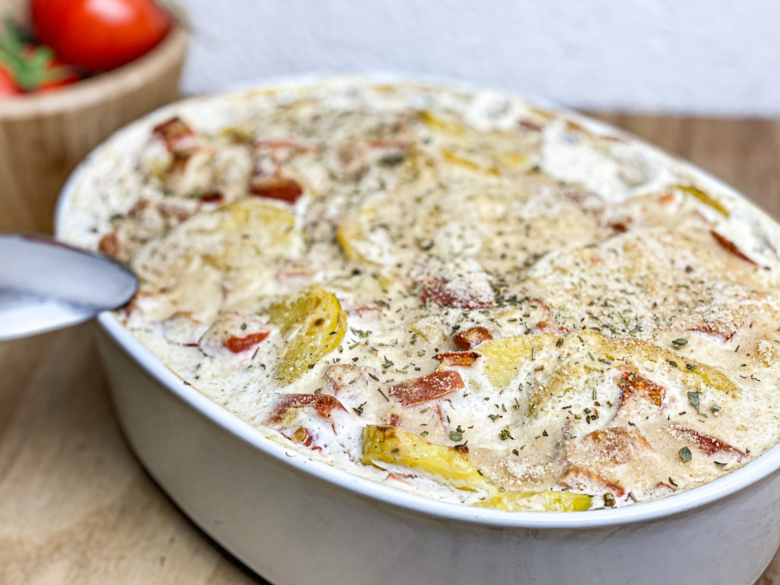 Cremiges Kartoffelgratin mit Tomaten vegan