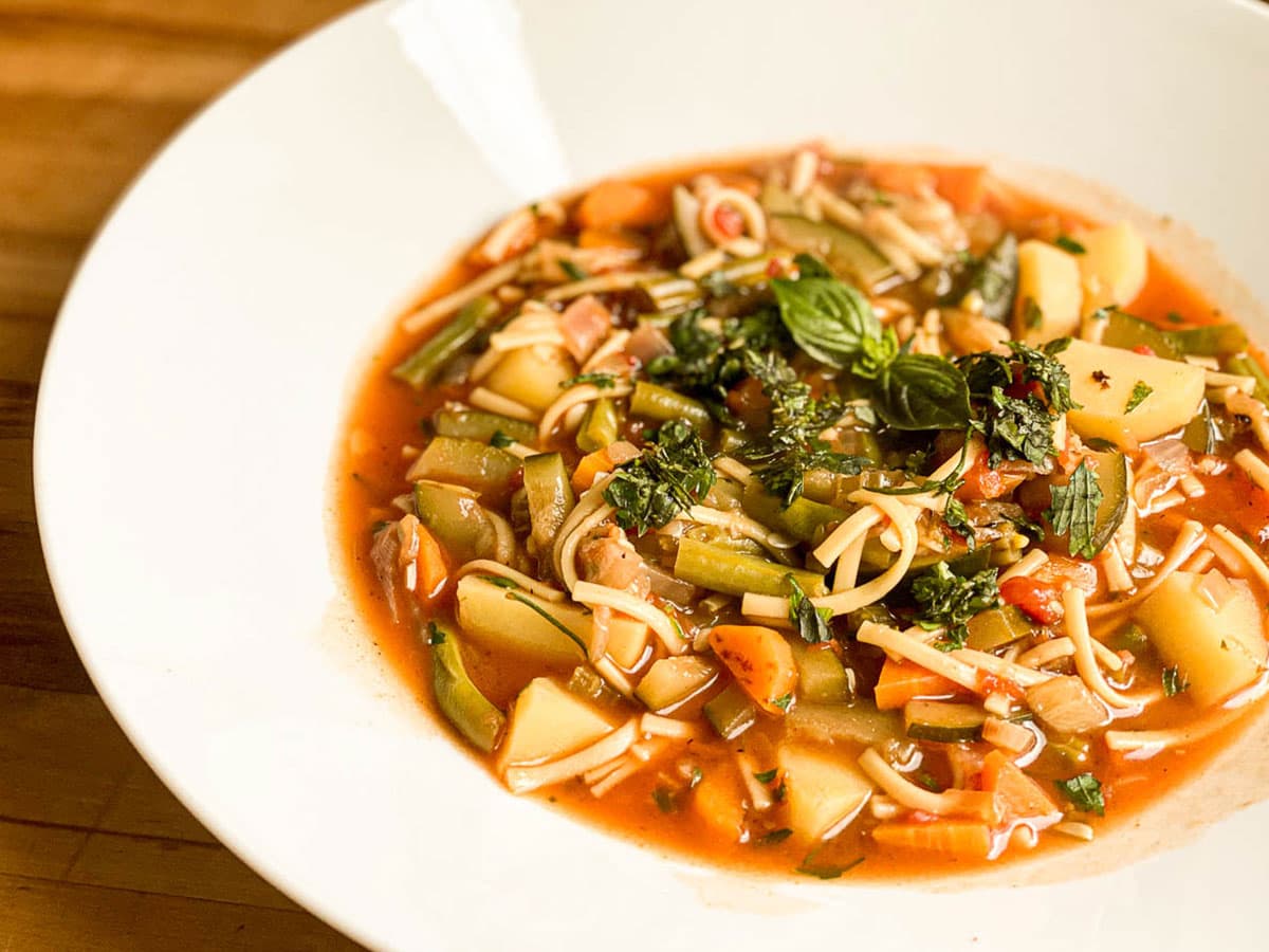 Italienische Minestrone – Gemüsesuppe