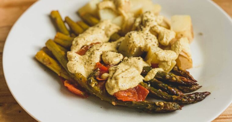 Grüner Spargel mit cremiger Cashew-Soße